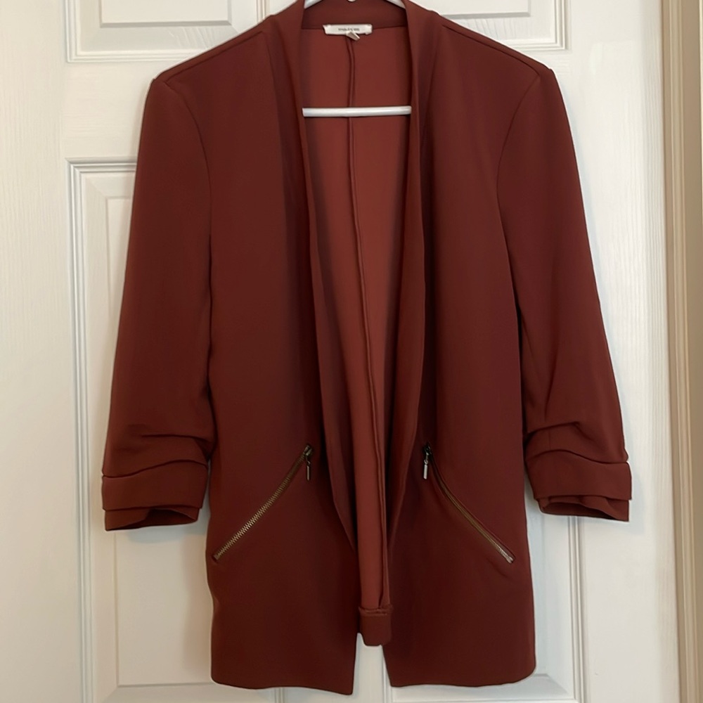 NWOT. Maurice’s brown open front top| M